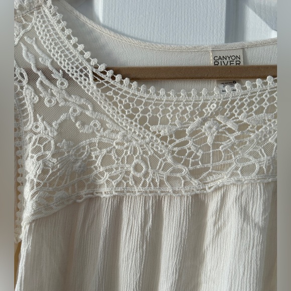 Lace detail top, size M. - Picture 2 of 3